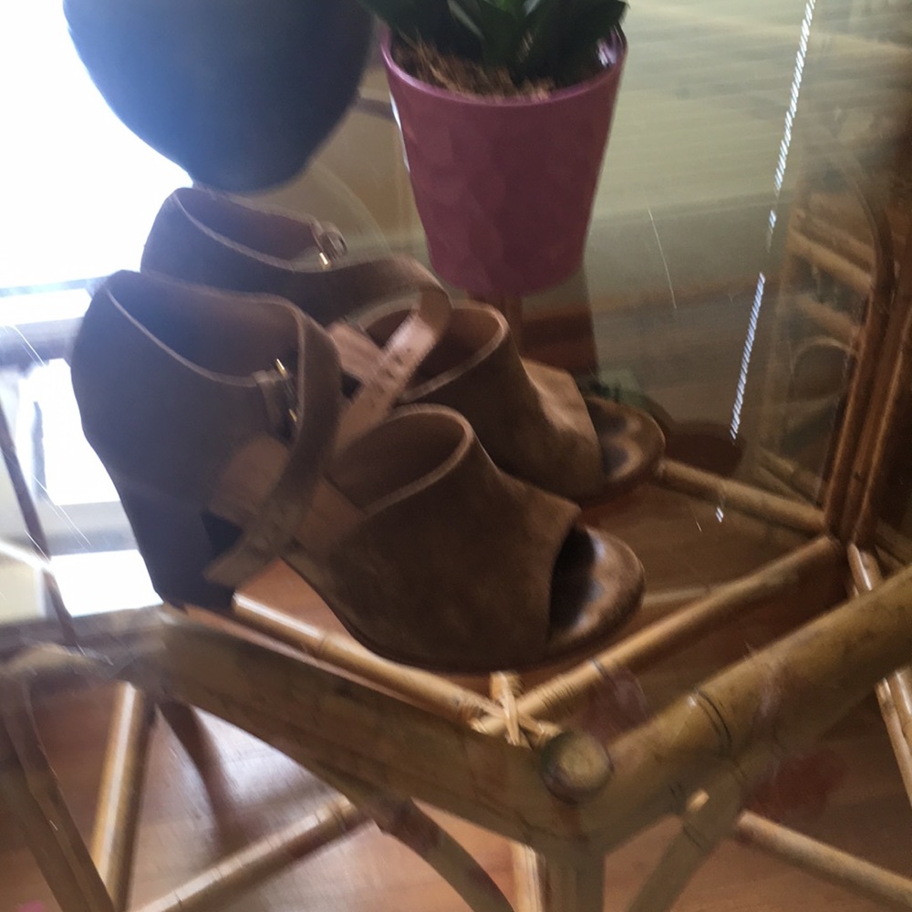 VInce Camuto Cognac Sandals
